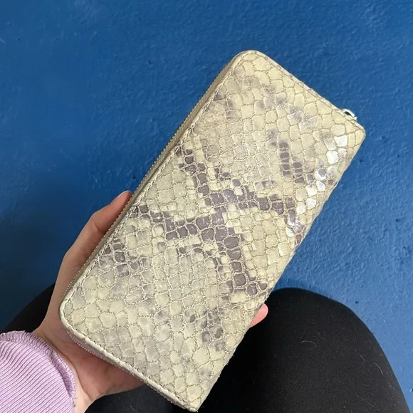 Michael Kors wallet - Picture 4 of 6